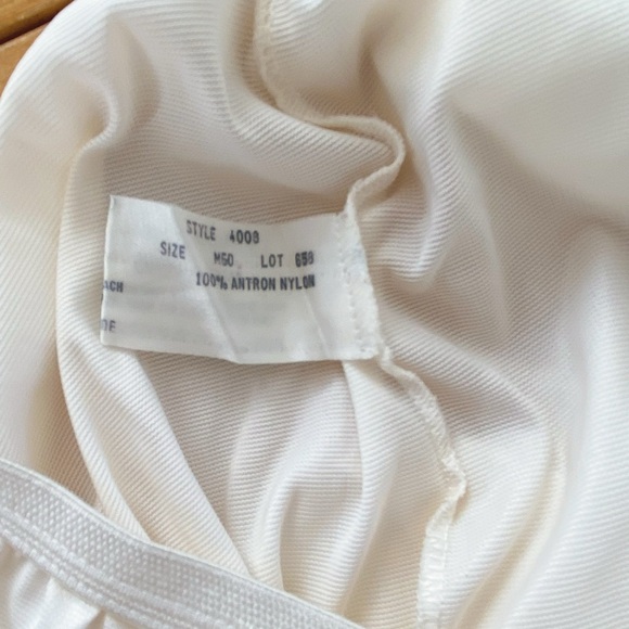 Vintage pale pate white nylon slip skirt with creamy floral lace trim - Picture 3 of 6